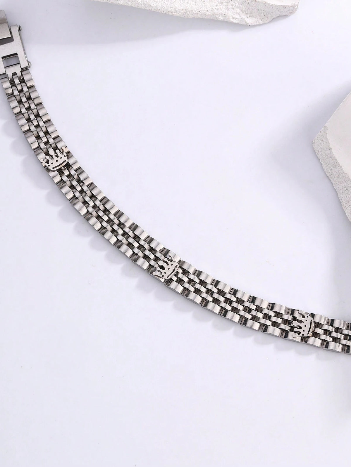 One Simple and Fashionable Silver Stainless Steel Bracelet with Three Crown Charms