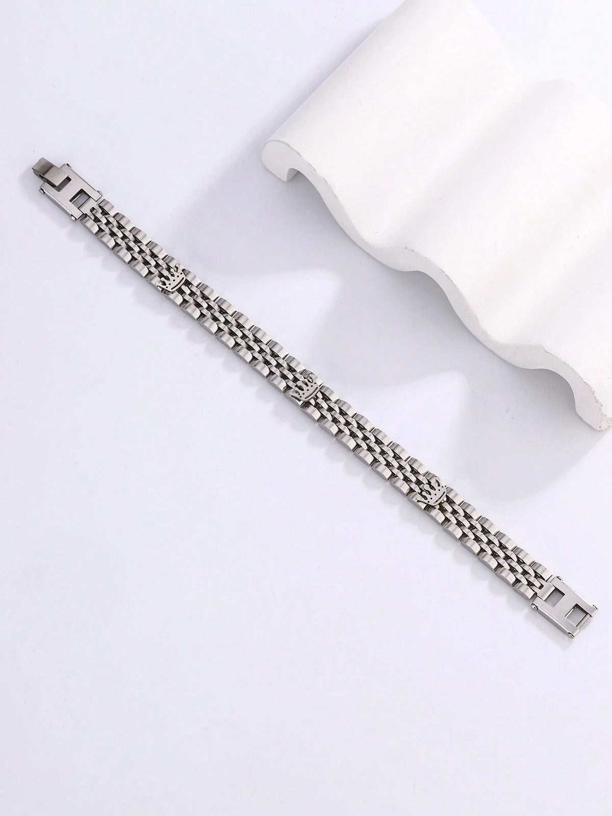 One Simple and Fashionable Silver Stainless Steel Bracelet with Three Crown Charms