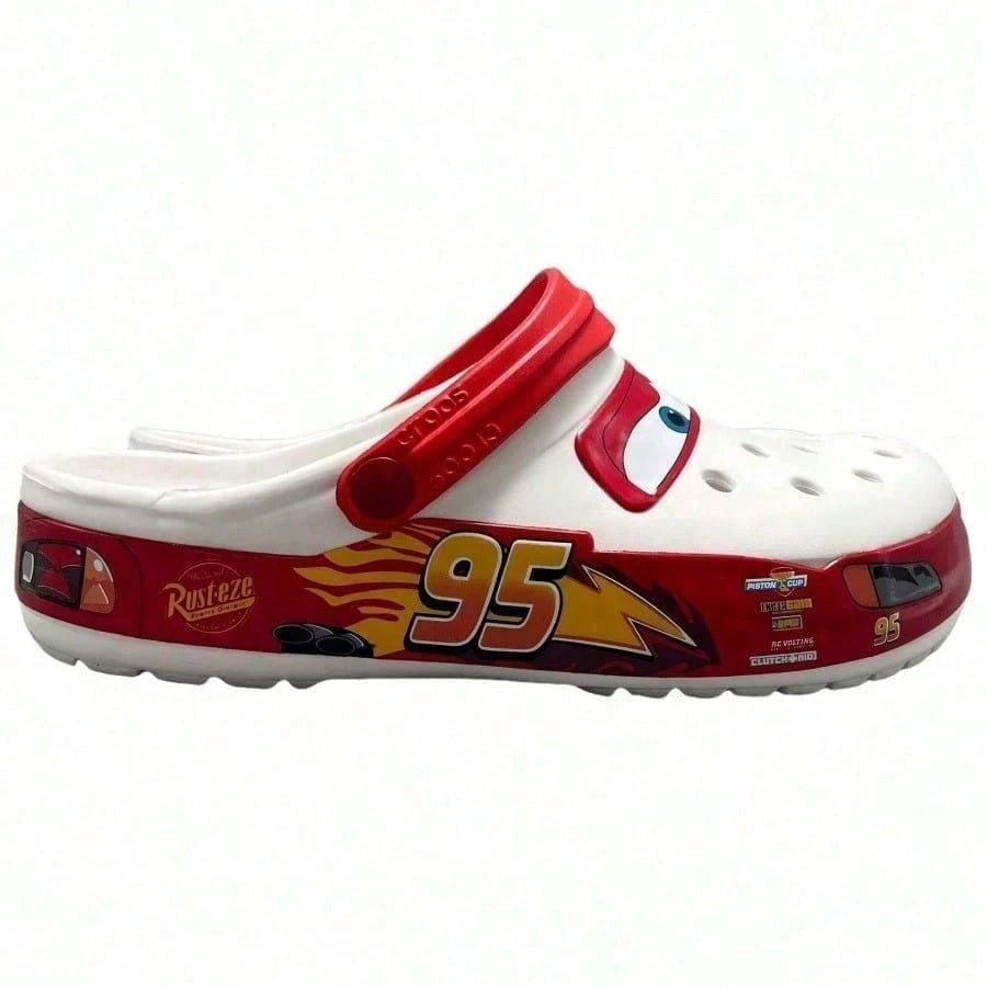 FIFA Co-Branded Cartoon IP Lightning Mac Red Clog Shoes, No. 95 Racing Theme Print, Soft Sole, Anti-Slip, Breathable, Casual Sandals, Summer Outdoor Beach Versatile Style