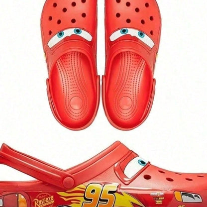 FIFA Co-Branded Cartoon IP Lightning Mac Red Clog Shoes, No. 95 Racing Theme Print, Soft Sole, Anti-Slip, Breathable, Casual Sandals, Summer Outdoor Beach Versatile Style