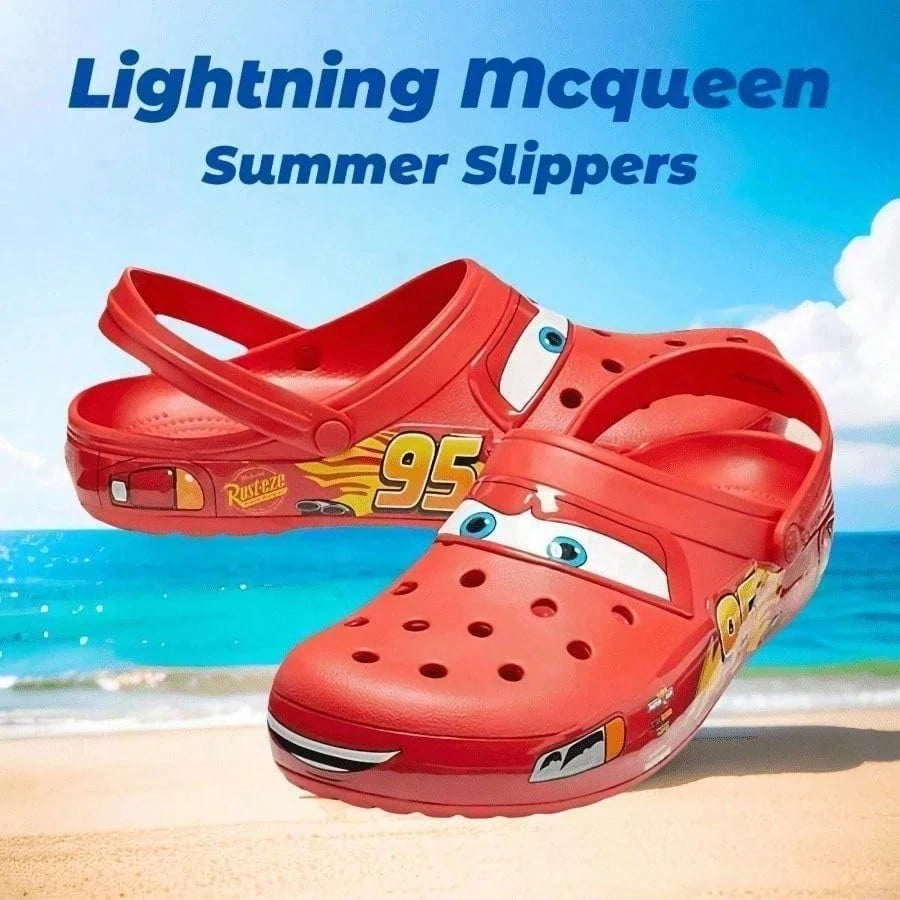 FIFA Co-Branded Cartoon IP Lightning Mac Red Clog Shoes, No. 95 Racing Theme Print, Soft Sole, Anti-Slip, Breathable, Casual Sandals, Summer Outdoor Beach Versatile Style